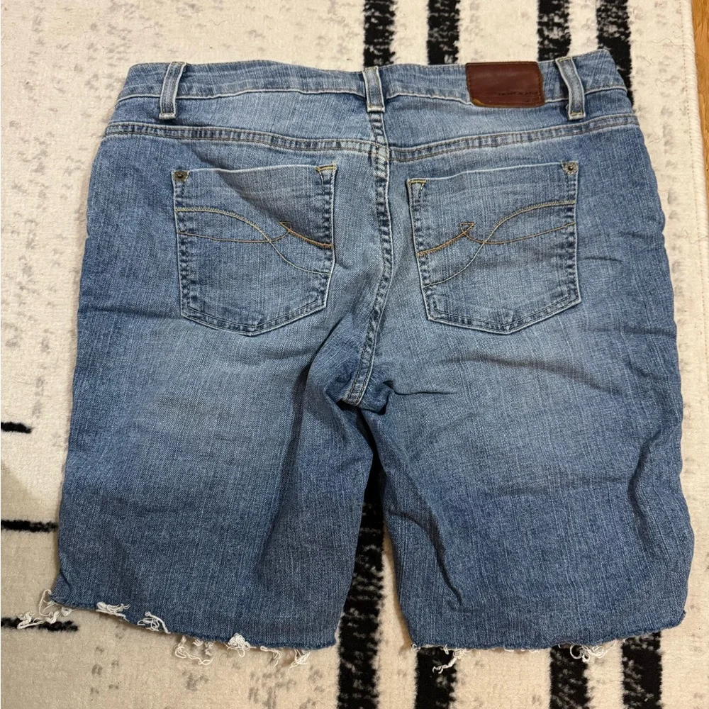 DKNY Jeans with Brown Leather Patch - Picture 2 of 5